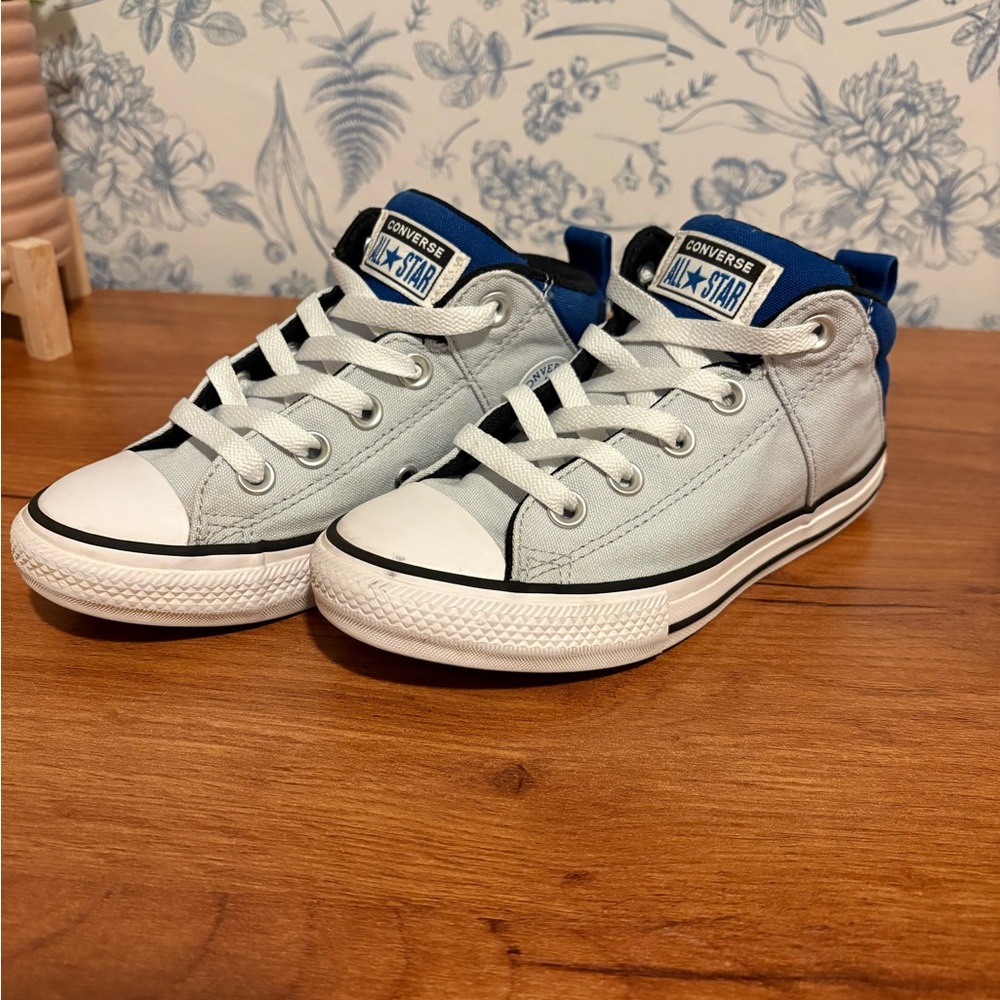Converse Chuck Taylor All Star Axel Big Kids Size 1